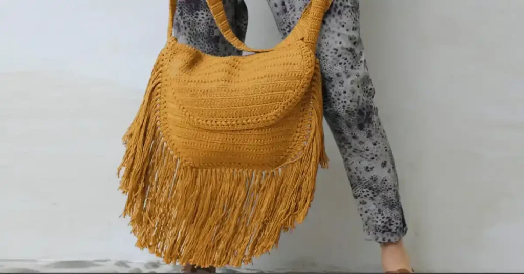 Gold crochet handbag with fringes